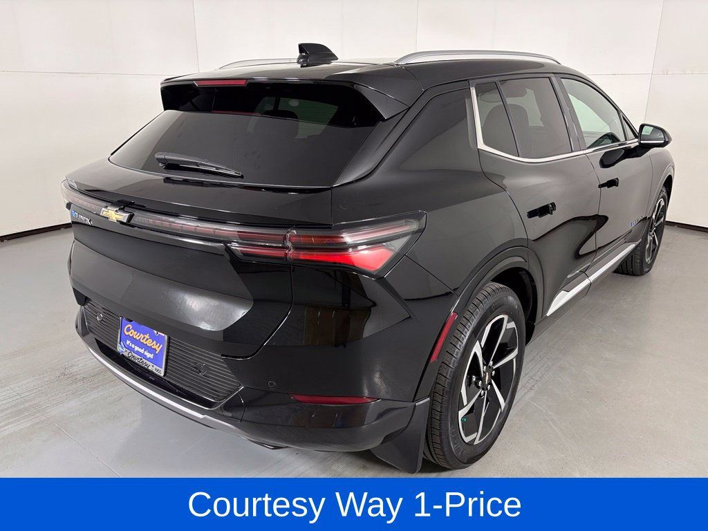 Used 2024 Chevrolet Equinox EV LT w/ LPO, Active Package FWD image 11
