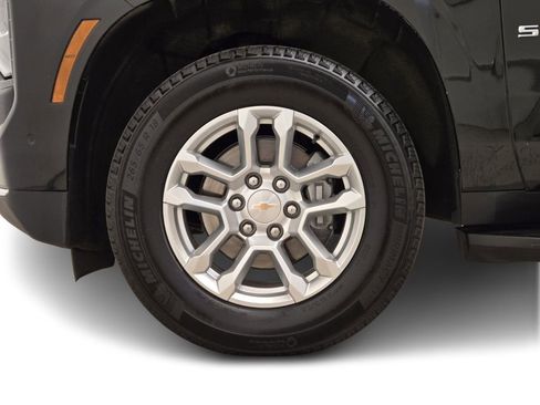 Used 2025 Chevrolet Suburban LT image 13