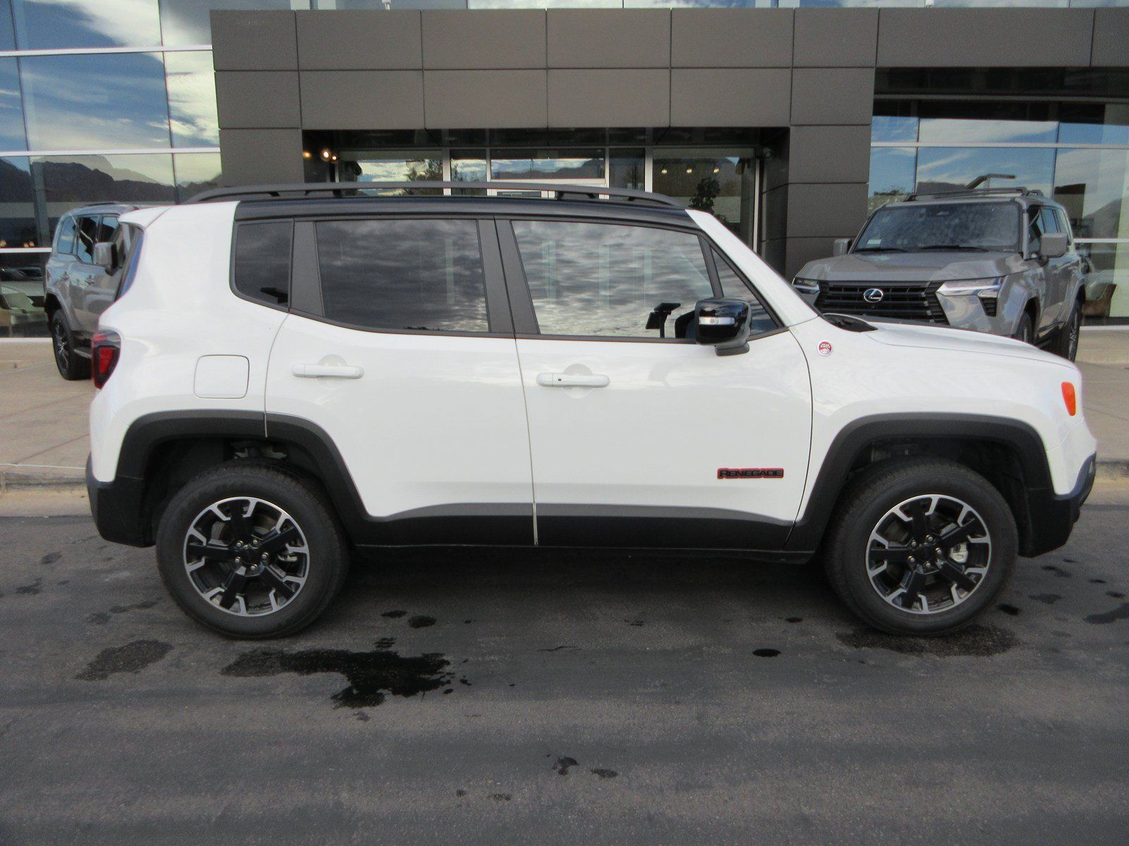 Used 2023 Jeep Renegade Trailhawk w/ Sun/Sound Group AWD/4WD image 14