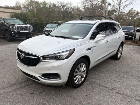 Used 2018 Buick Enclave Premium w/ Experience Buick Package image 3