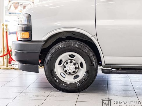 Used 2022 Chevrolet Express 2500 w/ Driver Convenience Package RWD image 7