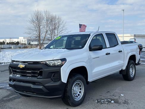 New 2025 Chevrolet Colorado W/T image 15