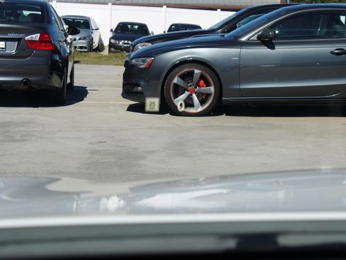 Used 2013 BMW 740Li image 24