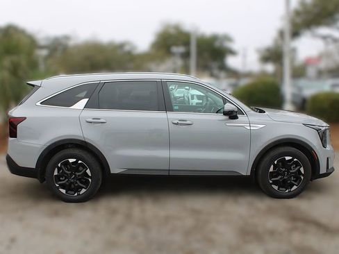 Certified 2025 Kia Sorento S w/ Panoramic Sunroof Package image 5