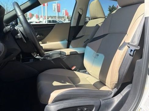Used 2019 Lexus ES 300h w/ Accessory Package 2 FWD image 17