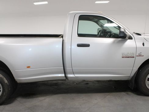 Used 2018 RAM 3500 Tradesman w/ Chrome Appearance Group RWD image 11