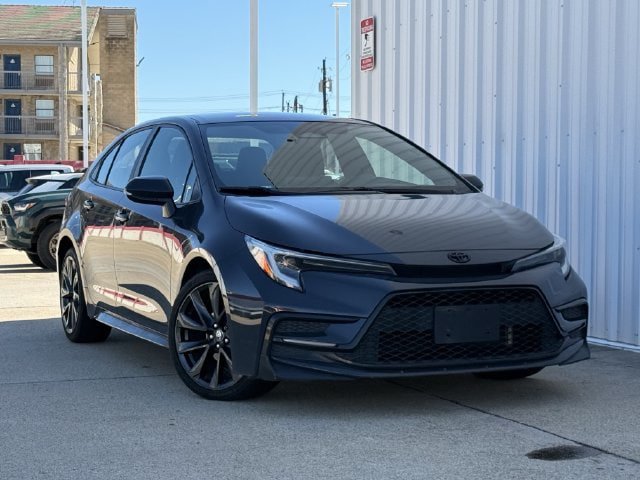 Used 2023 Toyota Corolla SE FWD image 2