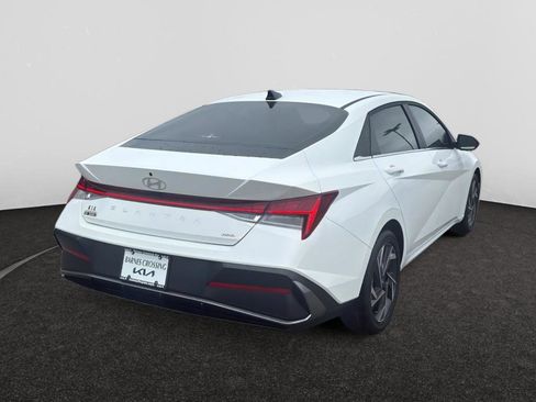 Used 2025 Hyundai Elantra Limited FWD image 5