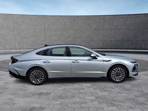 Certified 2025 Hyundai Sonata Limited FWD image 12