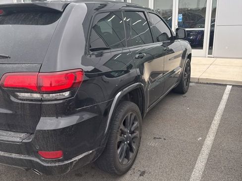 Used 2018 Jeep Grand Cherokee Altitude image 2
