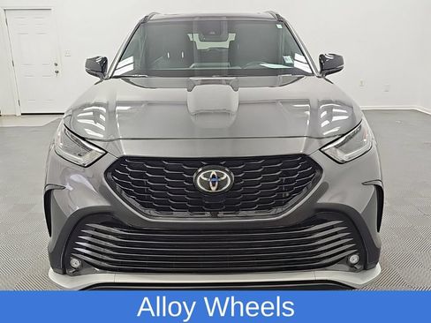 Used 2024 Toyota Highlander XSE FWD image 3