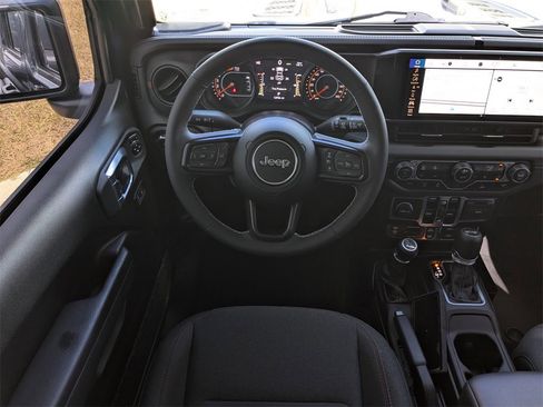 Used 2025 Jeep Wrangler Unlimited Rubicon w/ XTREMEE 35" Tire Package image 19