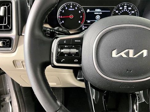 Used 2023 Kia Sorento EX w/ Panoramic Sunroof Package image 11