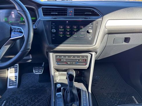 Used 2024 Volkswagen Tiguan SE R-Line image 20