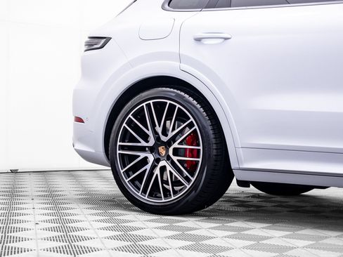 Used 2026 Porsche Cayenne GTS AWD/4WD image 38