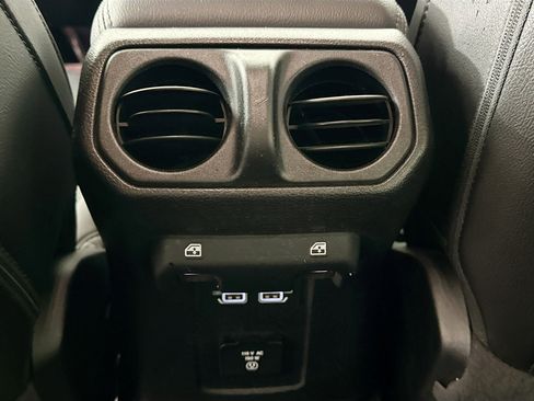 Used 2021 Jeep Wrangler Unlimited Sahara image 32