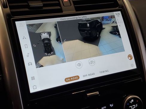 Used 2025 Land Rover Discovery Dynamic SE image 23