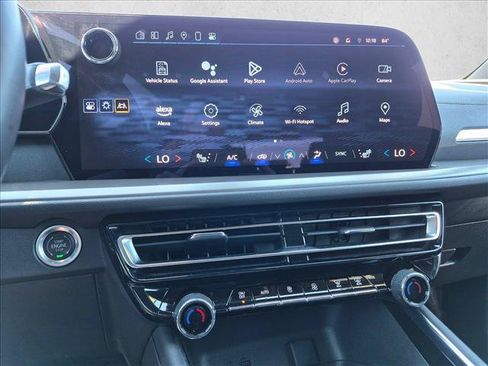 Used 2024 Chevrolet Traverse LT FWD image 15