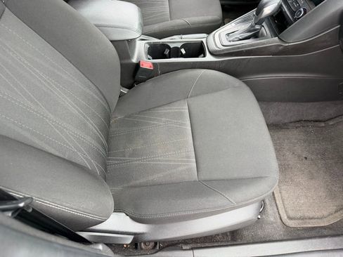 Used 2018 Ford Focus SE FWD image 16
