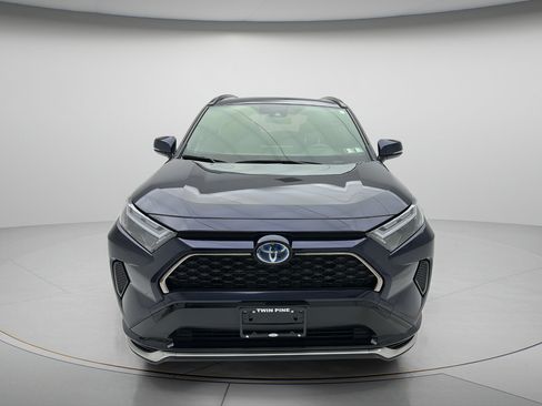Used 2024 Toyota RAV4 SE w/ Weather & Moonroof Package AWD/4WD image 5