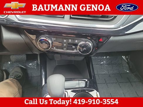 Used 2025 Chevrolet Trax RS w/ Driver Confidence Package FWD image 17