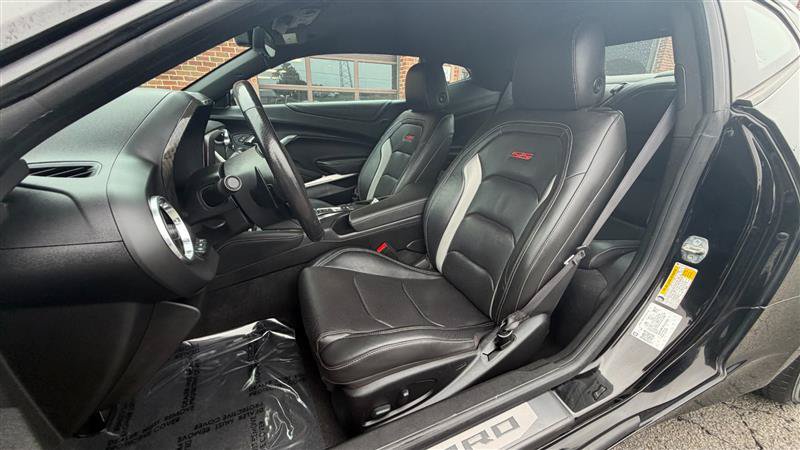 Used 2020 Chevrolet Camaro SS RWD image 15