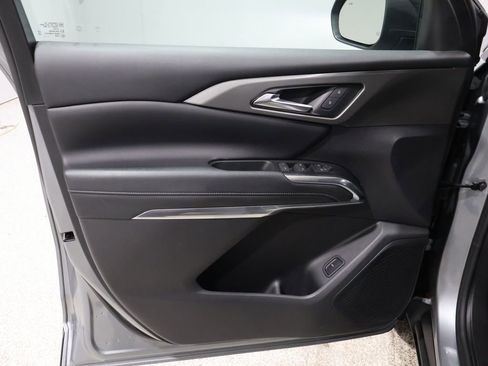 Used 2024 Chevrolet Traverse LT image 13