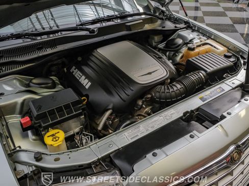 Used 2005 Chrysler 300 C w/ Navigation & Sound Group II RWD image 39