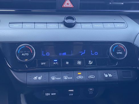 Used 2025 Hyundai Elantra Limited FWD image 27