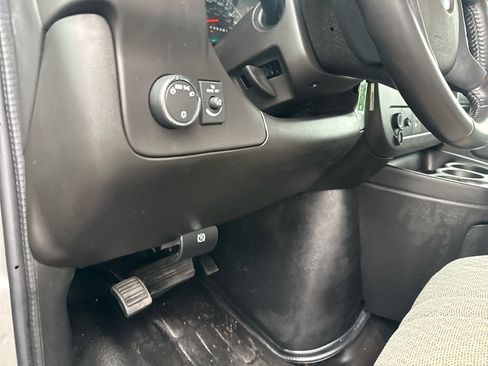 Used 2021 Chevrolet Express 3500 w/ Driver Convenience Package image 14