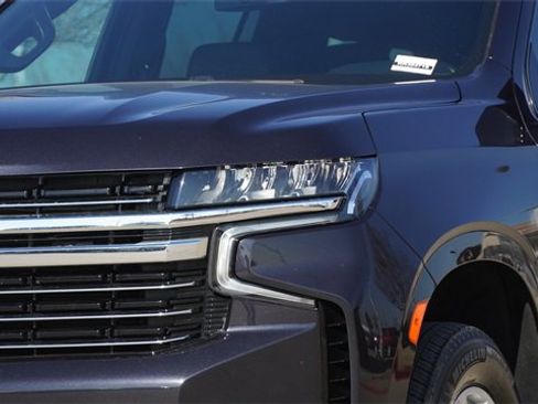 Used 2024 Chevrolet Suburban LT image 4