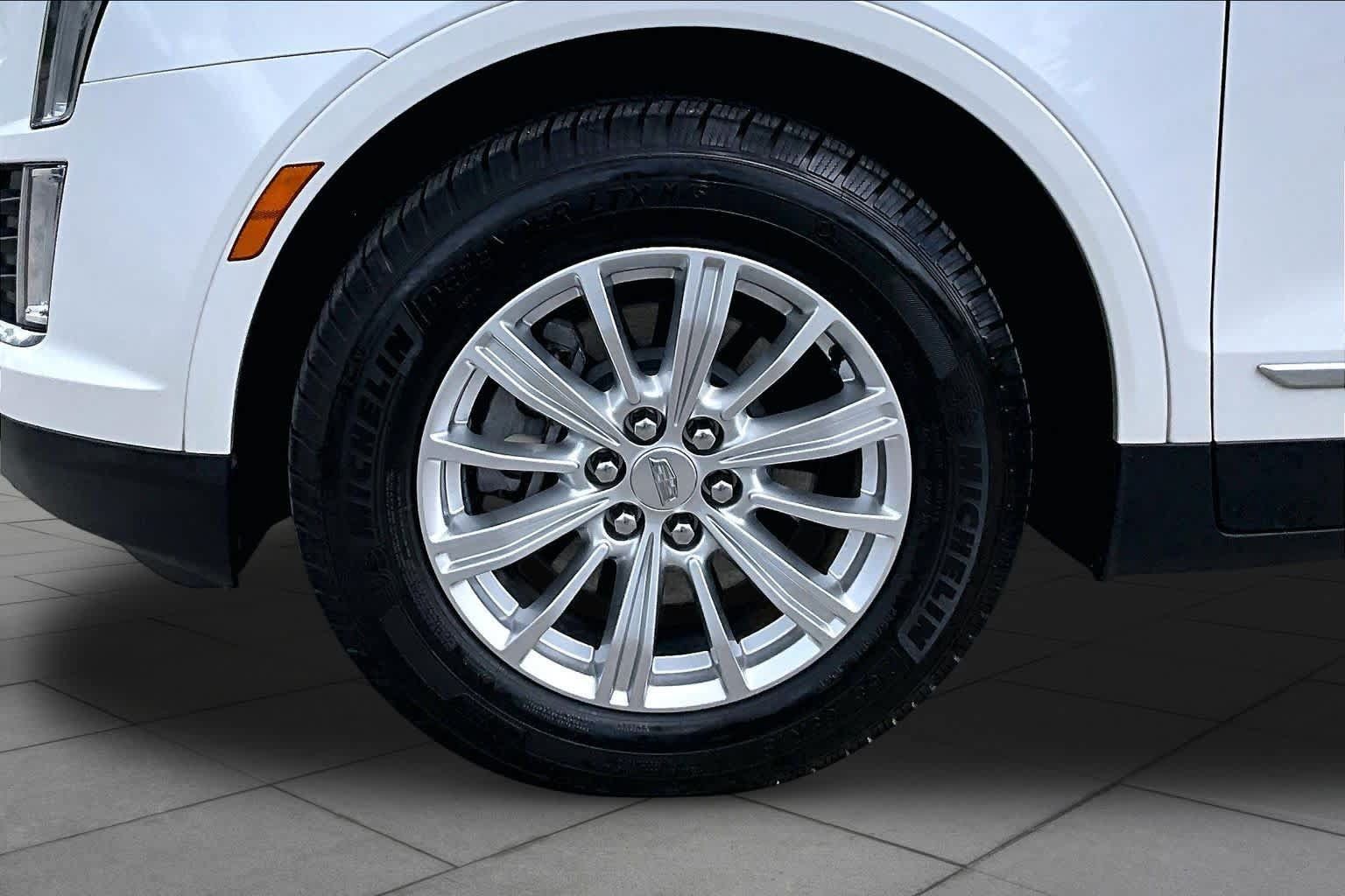 Used 2019 Cadillac XT5 FWD image 13