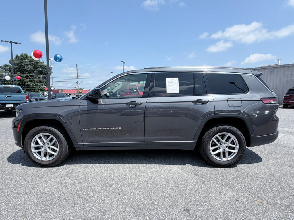 Used 2023 Jeep Grand Cherokee L Laredo RWD image 5