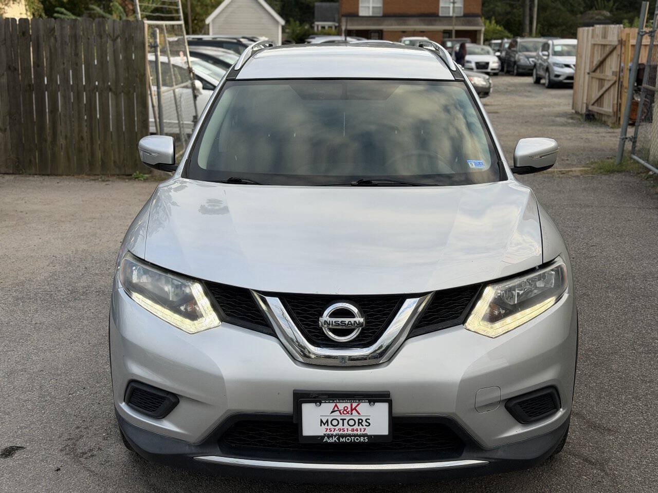 Used 2015 Nissan Rogue SV AWD/4WD image 4