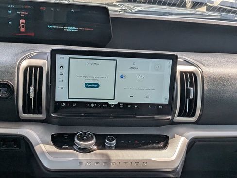 Used 2025 Ford Expedition Active image 20