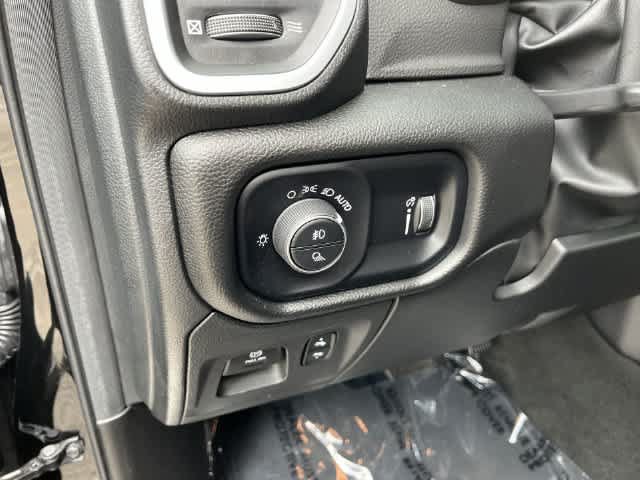 Used 2022 RAM 1500 Big Horn AWD/4WD image 32