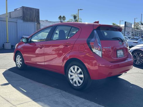 Used 2016 Toyota Prius C One image 6