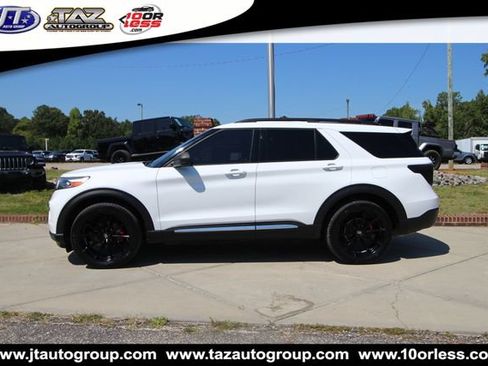 Used 2020 Ford Explorer XLT w/ Equipment Group 202A AWD/4WD image 4