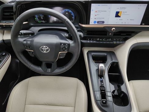 Certified 2023 Toyota Crown AWD/4WD image 29