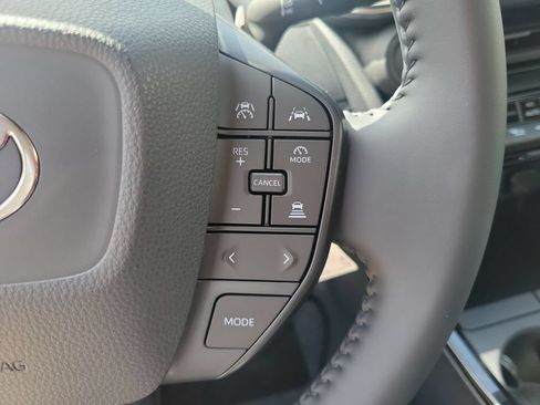 Used 2026 Toyota Prius LE FWD image 18