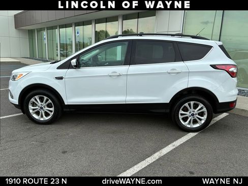 Used 2018 Ford Escape SE AWD/4WD image 2