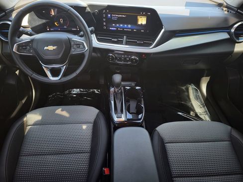 Used 2025 Chevrolet Trax LT w/ Driver Confidence Package FWD image 18