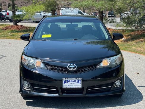 Used 2014 Toyota Camry SE FWD image 2