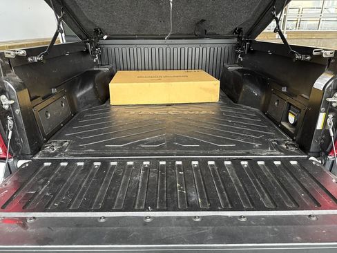 Used 2017 Toyota Tacoma TRD Sport image 14