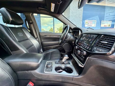 Used 2020 Jeep Grand Cherokee Overland AWD/4WD image 32