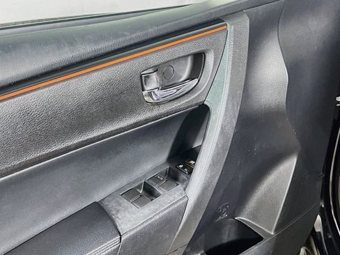 Used 2018 Toyota Corolla SE FWD image 17