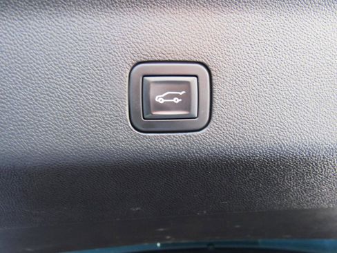 Used 2025 GMC Yukon XL Denali AWD/4WD image 41