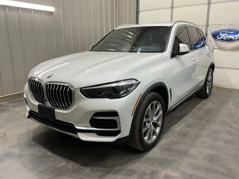 Used 2023 BMW X5 xDrive40i w/ Premium Package image 4