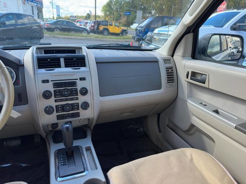 Used 2010 Ford Escape XLT image 22