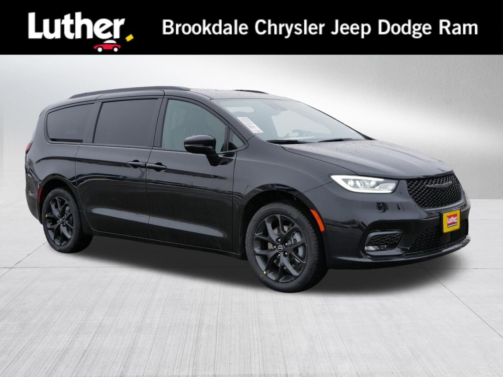 New 2026 Chrysler Pacifica Select AWD/4WD image 1